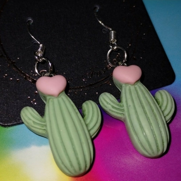 Handmade Kawaii Heart Cactus Earrings - Picture 2 of 7